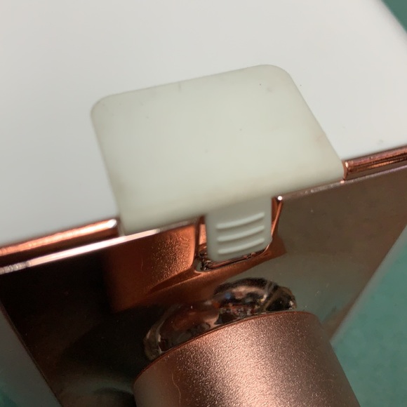 Pop solo karaoke cordless blue tooth microphone. - Picture 9 of 17